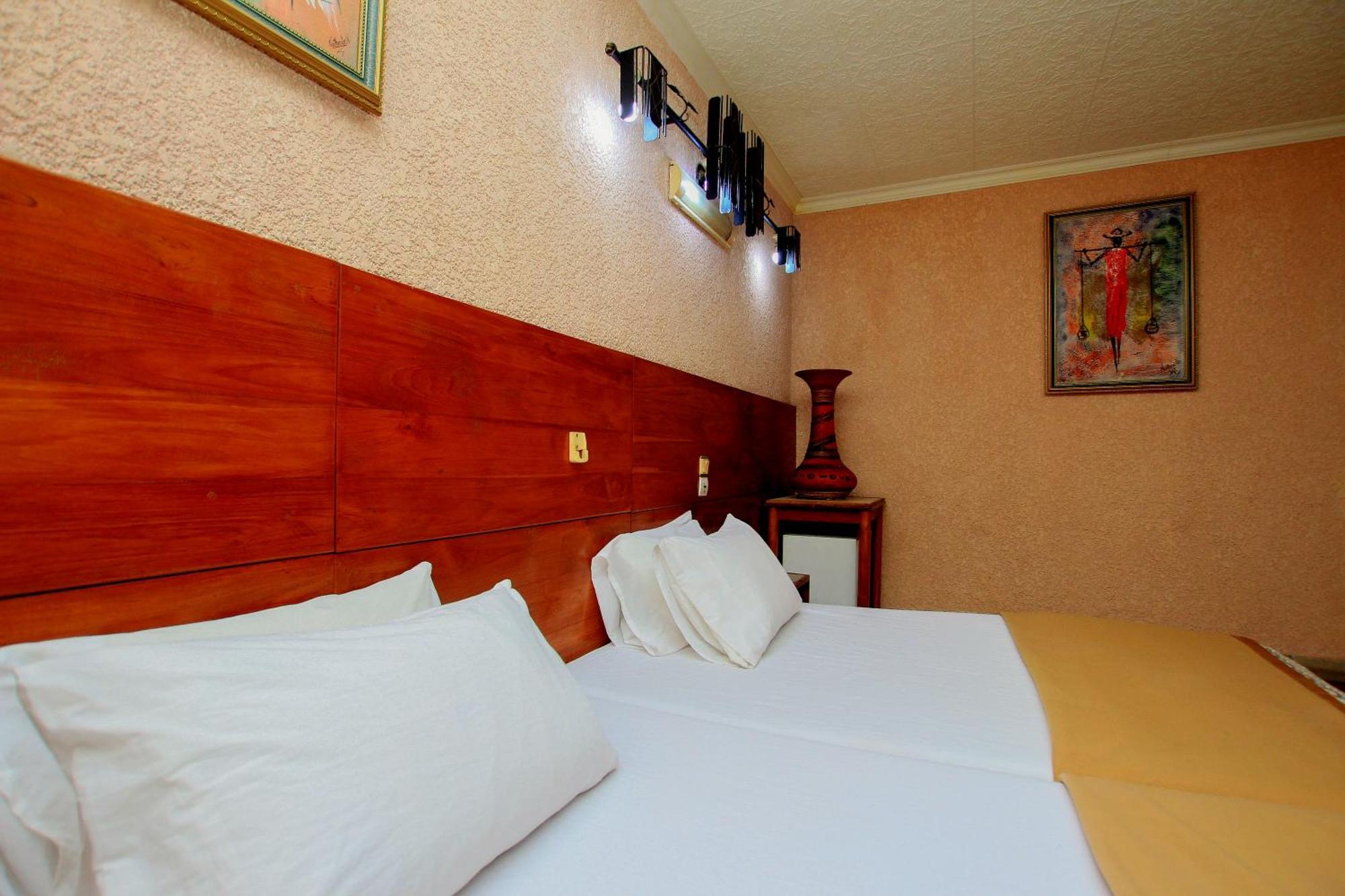 Hotel Le Prince Cotonou Exterior foto